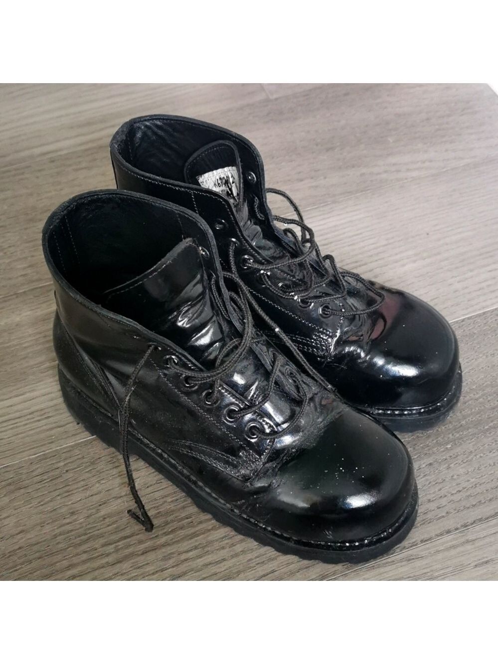 Unisex Vintage Vibrom military patent leather boot. Size mens 5, women's 7. EUC